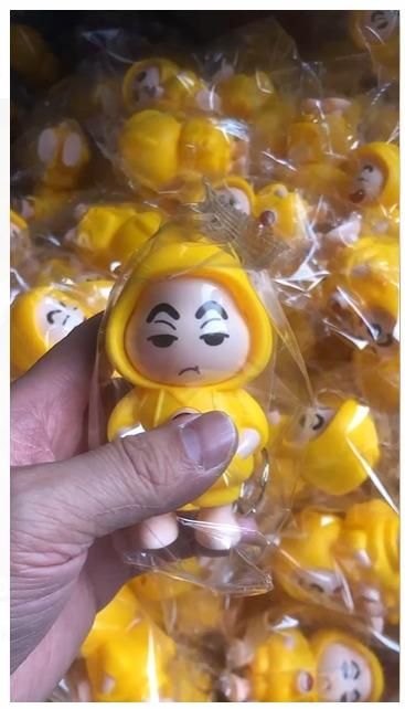 Shinchan Face Changing Keychain – Fun & Expressive PVC Character Keyring (1 Pc)
